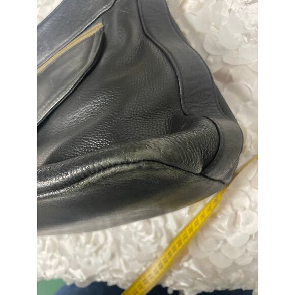 Fossil Black Leather Shoulder Bag with Key - Picture 15 of 16